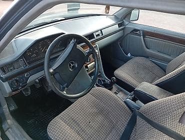 продаю компрессоры: Mercedes-Benz седан (серия W124), салон и интерьер. Описание: - — 4