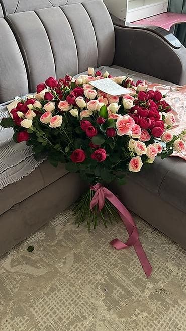 х рос: Пышный букет из роз - Состав: крупные розы и кустовые розы в двух — 2