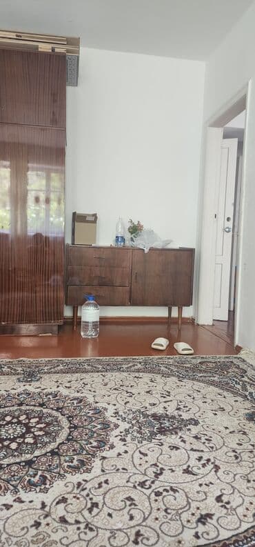 старинный шкаф для одежды: Шифоньер, Колдонулган, Түз, түсү - Күрөң, Жыгач — 1