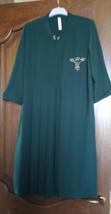 новогоднее платье для беременных: Продаётся женское платье размер 46-48, состояние как новые длина — 2