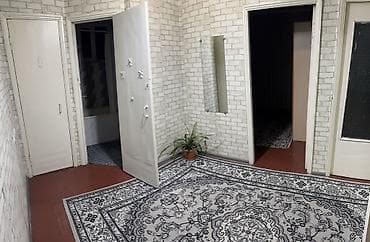 Кыймылсыз мүлк: Каракол, центр. Сдается 1 ком квартира в центре города со всеми — 3