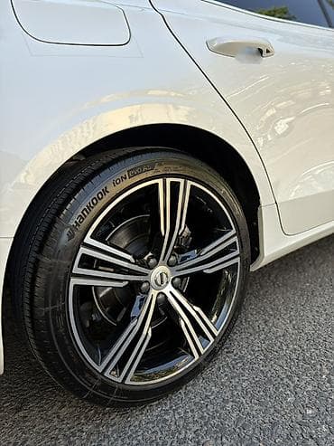 Volvo S70: 2020 г., 2 л, Автомат, Гибрид, Седан — 4