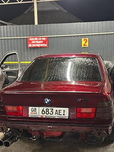 Унаа: BMW 5 series: 1992 г., 2.5 л, Кол менен иштөөчү, Бензин, Седан — 2