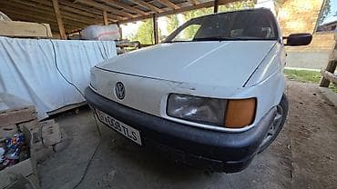 салон машины: Volkswagen Passat: 1992 г., 1.8 л, Механика, Бензин, Универсал — 2