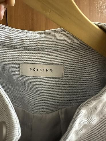 стильная куртка на весну: Светло‑серо голубая укороченная куртка BOILING Носила 3 раза, очень — 2