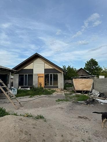 два дома: Продаются 2 дома на одном участке .4,7 соток. Старый дом -40м2 — 1