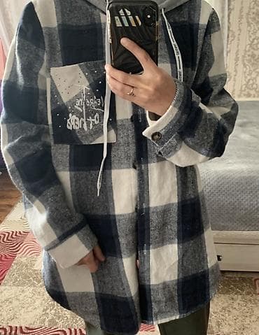 джинсы багги мужские: Женская удлинённая рубашка в крупную клетку с капюшоном Почти новая — 1