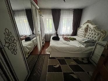 хоз постройки: Одноэтажный дом с отдельным двором и хозяйственными постройками. - — 7