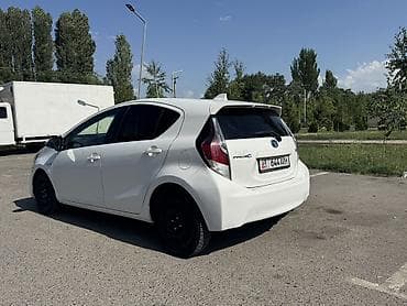 Toyota Prius C: 2017 г., 1.5 л, Автомат, Гибрид, Хэтчбэк — 4
