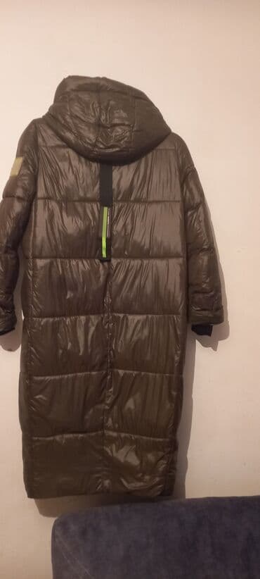 распродажа женских курток больших размеров: Женская куртка на синтепоне. Размер L, капюшон отстегивается, тёплая — 2