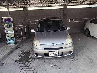 Toyota Funcargo: 2002 г., 1.3 л, Автомат, Бензин, Хэтчбэк