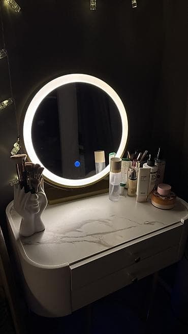 макияжный стол: Покупала недавно, продаю так, как улетаю. Почти новый. Туалетный — 3