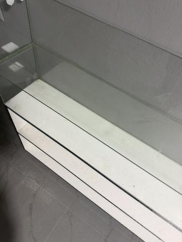 готовый бизнес сони: Стеклянная витрина/прилавок с тумбой - Верхняя часть: прозрачный — 2