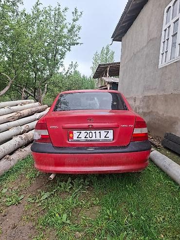 Opel Vectra: 1996 г., 1.8 л, Механика, Бензин, Седан