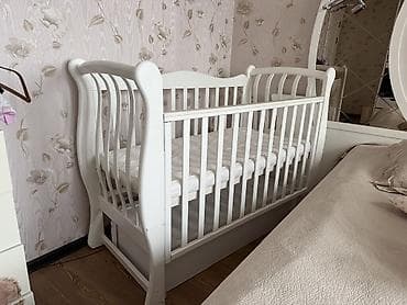 деревянный манеж качалка: Манеж-кровать, Б/у, С комодом, Дерево — 2