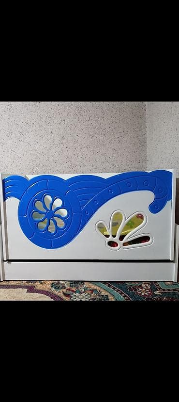 комод для детей: Детская кровать с ярким декоративным изголовьем. - Дизайн: белый — 1