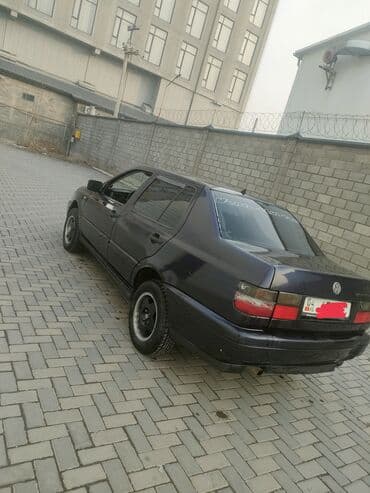 bud e5: Volkswagen Vento: 1996 г., 1.8 л, Механика, Бензин, Хэтчбэк — 4