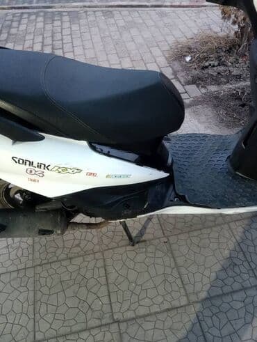 купить двигатель на китайский мотоцикл: Скутер Sonlink (наклейки Repsol/Showa), белый цвет. Характеристики и — 2