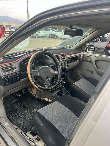 Унаа: Opel Vectra: 1992 г., 1.6 л, Кол менен иштөөчү, Бензин, Седан — 4