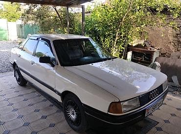 салон автомобиля: Audi 80: 1989 г., 1.8 л, Бензин, Седан — 2
