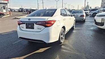 степ расрочка: Toyota Corolla: 2019 г., 1.8 л, Робот, Гибрид, Седан — 3