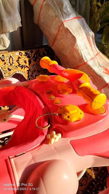 Оюнчуктар: Детские ходунки с игровой панелью и тентом - Яркая розово‑желтая — 4