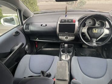 Honda Fit: 2005 г., 1.5 л, Автомат, Бензин, Хэтчбэк