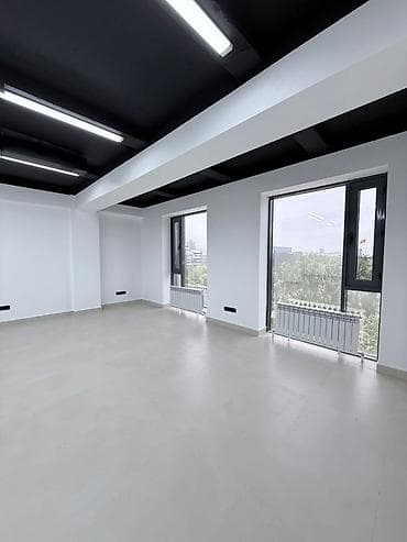 помещение по бизнес: Аренда офисов, 90 м², В бизнес центре, 1 линия, С отдельным сан узлом, С системой безопасности — 6