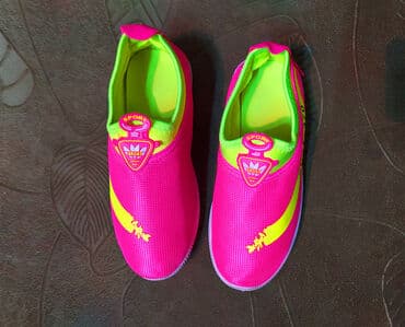 Киреге берилүүчү кийимдер: ПРОДАЮ. Новые,лёгкие.Примерно 36-37 размер. Лучше писать на ватсап — 1