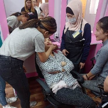 курсы визажиста в бишкеке: Курстар | Чач тарачтар, Косметологдор жана визажисттер, Депиляция чеберлери Сертификат берилет, Сарпталуучу материалдар менен камсыздоо, Үлгүлөр менен камсыздоо — 11