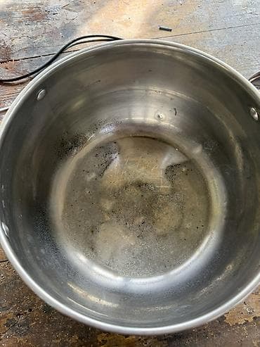 кухонные посуды: Казан чугунный и все остальные кащаны по 500сом каждый катрбля одна — 8