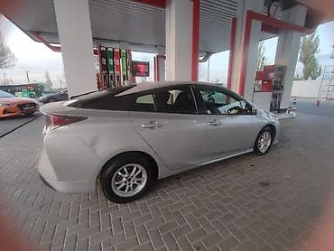 срочно газ бензин: Toyota Prius: 2016 г., 1.8 л, Вариатор, Гибрид, Лифтбек — 2