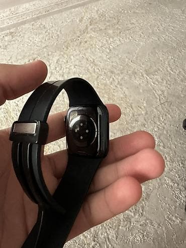 Apple Watch: Смарт-часы Apple в черном цвете с прямоугольным дисплеем и черным — 4