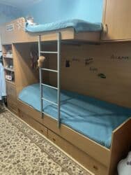 трехярустный кровать: Двухъярусная детская кровать, ЛДСП, цвет - Коричневый — 2