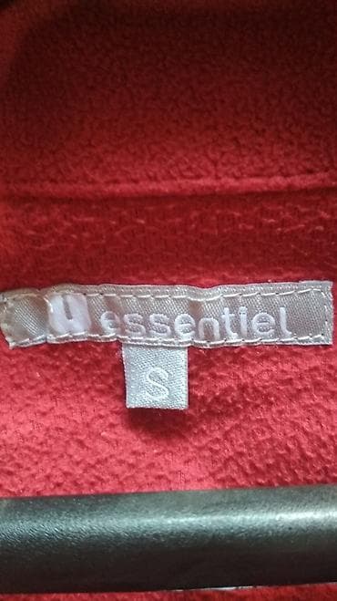 Спорттук костюмдар: Кофточка флис на 10-12 лет. Очень мягкая и приятная к телу. Состояние — 4