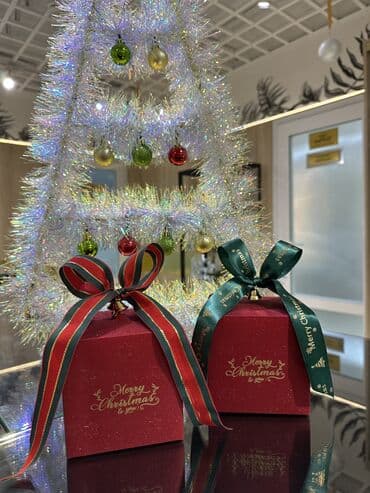 новогодняя форма: Подарочная новогодняя коробка - Праздничная коробка красного цвета с — 5