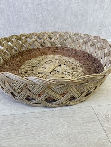 Корзины : диаметр 48 см Ширина 43 см Высота 18 см Цена:1000 сом 