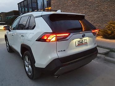 щит приборка: Toyota RAV4: 2021 г., 2.5 л, Автомат, Гибрид, Кроссовер — 4