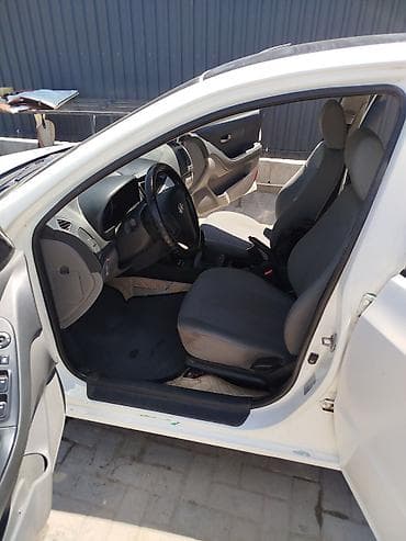 Hyundai Elantra: 2018 г., 1.6 л, Механика, Бензин — 6