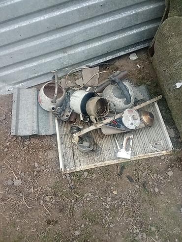 пепельница авто: Лом металла (смешанный) Состав на фото: - металлические чайники — 4