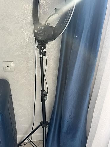 sunset lamp: Кольцевая LED‑лампа на штативе.Есть небольшой скол на держателе,но — 2