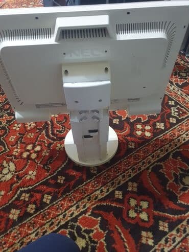 настольные наборы: Монитор NEC 22 
профессиональный 
поворотный — 3