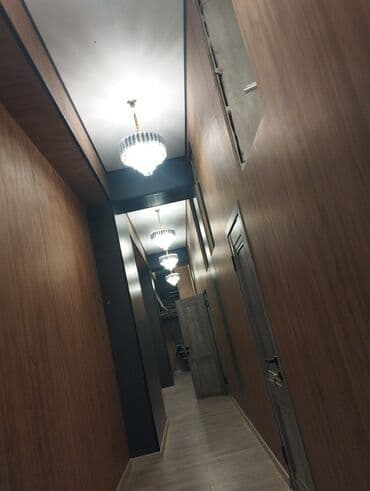 встраиваемые потолочные светильники: Натяжной потолок с точечными светильниками и трековой системой — 7