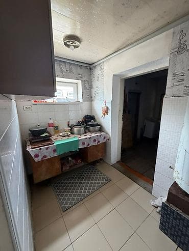 продаю дом дордой 1: Адрес: ул. Советская, 49. Недалеко от школы. Продается дом из самана — 3