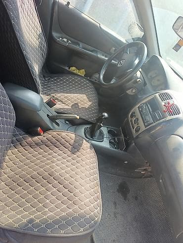 Mazda 323: 2002 г., 1.6 л, Механика, Бензин, Универсал — 3