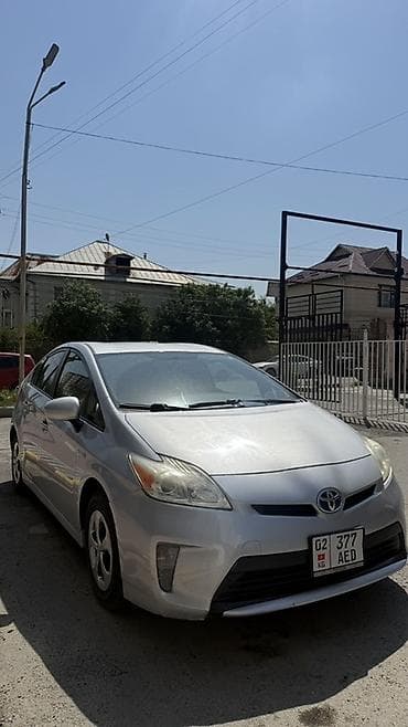 2 4 д: Toyota Prius: 2015 г., 1.8 л, Автомат, Гибрид, Хэтчбэк — 2