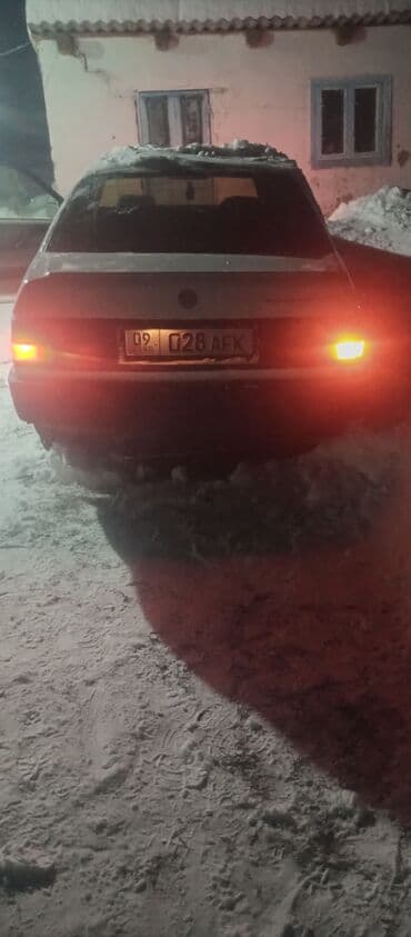 меняю дом на авто: Volkswagen Passat: 1992 г., 1.8 л, Механика, Бензин, Седан — 7