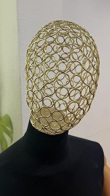 Стильный демонстрационный манекен-торс на напольной стойке с at lalafo.kg Стильный демонстрационный манекен-торс на напольной стойке с