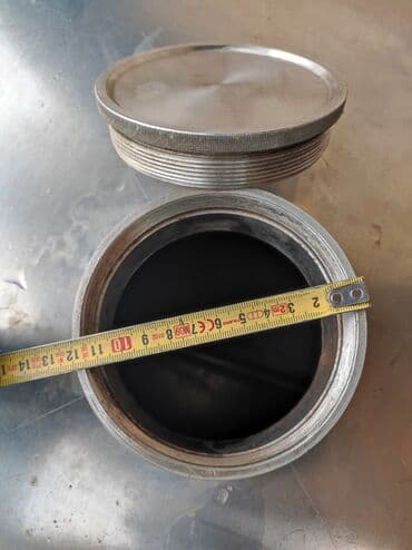 пустые канистры: Продаю две ёмкости из пищевой нержавейки объемом 140 литров, раньше — 5