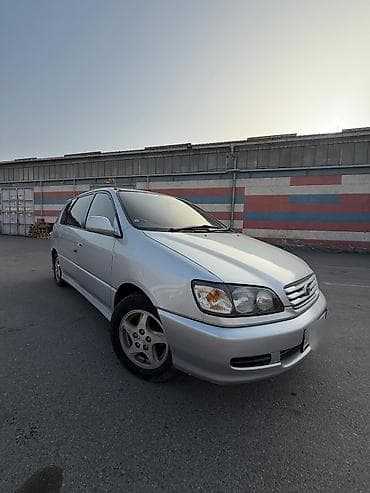 Toyota Ipsum: 2000 г., 2 л, Автомат, Бензин, Универсал